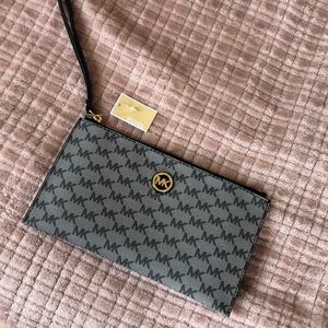 NWT Michael Kors large wristlet